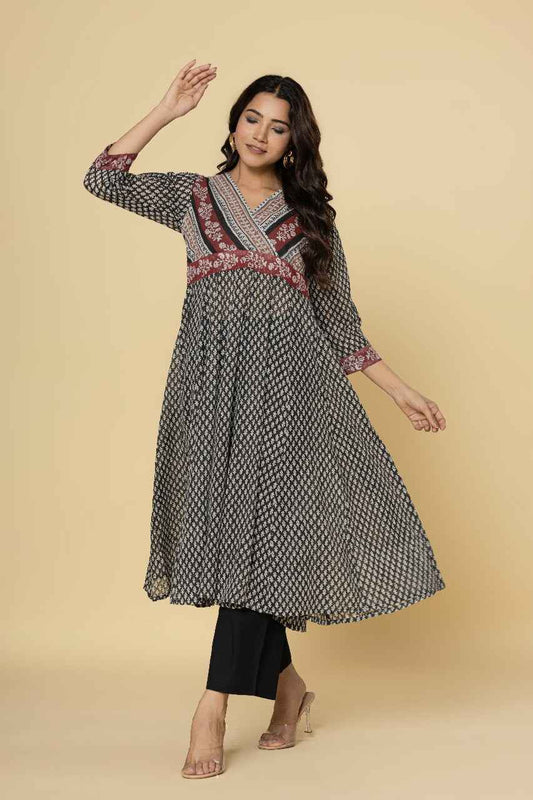 (Set of 2) Naksh Black And White Kalidar Kurta With Pants