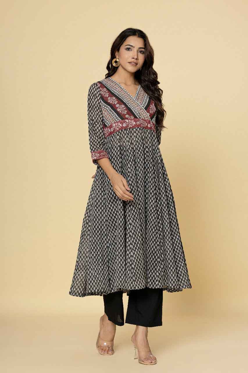 (Set of 2) Naksh Black And White Kalidar Kurta With Pants